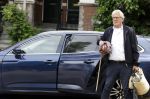 Amsterdam 1 juni 2026
Jeroen Krabbe en Herma Krabbe met hun auto in Amsterdam . Jeroen Krabbe met bierfles 