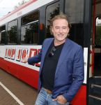 Amsterdam 27 mei 2026
3e deel van de boekenreeks 60 jaar Top 40 wordt feestelijk gelanceerd door bestickerde Top 40-tram met Erik de Zwart als trambestuurder. Natalie La Rose Erik de Zwart, Godfried Nevels en Jeroen Nieuwenhuize  zijn aanwezig 