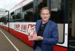 Amsterdam 27 mei 2026
3e deel van de boekenreeks 60 jaar Top 40 wordt feestelijk gelanceerd door bestickerde Top 40-tram met Erik de Zwart als trambestuurder. Natalie La Rose Erik de Zwart, Godfried Nevels en Jeroen Nieuwenhuize  zijn aanwezig 