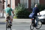 Amsterdam 29 mei 2026
Joep Onderdelinden met partner Hans op de fiets in Amsterdam zuid .