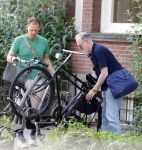 Amsterdam 29 mei 2026
Joep Onderdelinden met partner Hans op de fiets in Amsterdam zuid .