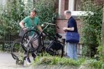 Amsterdam 29 mei 2026
Joep Onderdelinden met partner Hans op de fiets in Amsterdam zuid .