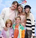 Amsterdam 31 mei 2026
Premiere Rutger Thomas en Paco 2 in Pathe Arena . Johnny de Mol kwam met zijn vrouw Anouk de Mol en hun kinderen Johnny jr Fender en Kiki 