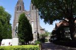 Laren 23 juni 2026
Opnames Gooische vrouwen met aanwezig Linda de Mol Tjitske Reidinga Susan Visser en Lies Visschedijk . Opnames vinden plaats bij restaurant Brink 20 
Kerk Laren 