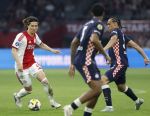 Amsterdam, 2 Mei 2026
Kompetitiewedstrijd AJAX-PSV, eindstand 2-2
Ko Itakura met Kiliann Sildillia