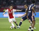 Amsterdam, 2 Mei 2026
Kompetitiewedstrijd AJAX-PSV, eindstand 2-2
Ko Itakura met Kiliann Sildillia