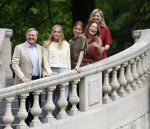 Den Haag 21 mei 2026
Fotouurtje met de koninklijke familie in de Hollandse tuin van Park Clingendael . Aanwezig Koning Willem Alexander Koningin Maxima Prinses Amalia Prinses Alexia en Prinses Ariane . 