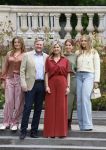 Den Haag 21 mei 2026
Fotouurtje met de koninklijke familie in de Hollandse tuin van Park Clingendael . Aanwezig Koning Willem Alexander Koningin Maxima Prinses Amalia Prinses Alexia en Prinses Ariane . 