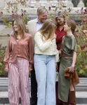 Den Haag 21 mei 2026
Fotouurtje met de koninklijke familie in de Hollandse tuin van Park Clingendael . Aanwezig Koning Willem Alexander Koningin Maxima Prinses Amalia Prinses Alexia en Prinses Ariane . 