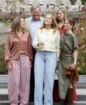 Den Haag 21 mei 2026
Fotouurtje met de koninklijke familie in de Hollandse tuin van Park Clingendael . Aanwezig Koning Willem Alexander Koningin Maxima Prinses Amalia Prinses Alexia en Prinses Ariane . 
