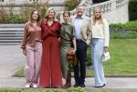 Den Haag 21 mei 2026
Fotouurtje met de koninklijke familie in de Hollandse tuin van Park Clingendael . Aanwezig Koning Willem Alexander Koningin Maxima Prinses Amalia Prinses Alexia en Prinses Ariane . 