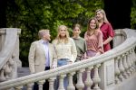 Den Haag 21 mei 2026
Fotouurtje met de koninklijke familie in de Hollandse tuin van Park Clingendael . Aanwezig Koning Willem Alexander Koningin Maxima Prinses Amalia Prinses Alexia en Prinses Ariane . 