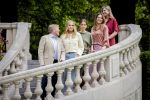 Den Haag 21 mei 2026
Fotouurtje met de koninklijke familie in de Hollandse tuin van Park Clingendael . Aanwezig Koning Willem Alexander Koningin Maxima Prinses Amalia Prinses Alexia en Prinses Ariane . 