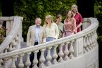Den Haag 21 mei 2026
Fotouurtje met de koninklijke familie in de Hollandse tuin van Park Clingendael . Aanwezig Koning Willem Alexander Koningin Maxima Prinses Amalia Prinses Alexia en Prinses Ariane . 