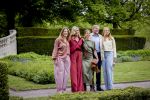 Den Haag 21 mei 2026
Fotouurtje met de koninklijke familie in de Hollandse tuin van Park Clingendael . Aanwezig Koning Willem Alexander Koningin Maxima Prinses Amalia Prinses Alexia en Prinses Ariane . 
