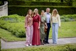 Den Haag 21 mei 2026
Fotouurtje met de koninklijke familie in de Hollandse tuin van Park Clingendael . Aanwezig Koning Willem Alexander Koningin Maxima Prinses Amalia Prinses Alexia en Prinses Ariane . 