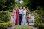 Den Haag 21 mei 2026
Fotouurtje met de koninklijke familie in de Hollandse tuin van Park Clingendael . Aanwezig Koning Willem Alexander Koningin Maxima Prinses Amalia Prinses Alexia en Prinses Ariane . 