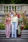Den Haag 21 mei 2026
Fotouurtje met de koninklijke familie in de Hollandse tuin van Park Clingendael . Aanwezig Koning Willem Alexander Koningin Maxima Prinses Amalia Prinses Alexia en Prinses Ariane . 