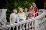 Den Haag 21 mei 2026
Fotouurtje met de koninklijke familie in de Hollandse tuin van Park Clingendael . Aanwezig Koning Willem Alexander Koningin Maxima Prinses Amalia Prinses Alexia en Prinses Ariane . 