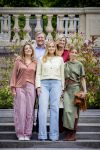Den Haag 21 mei 2026
Fotouurtje met de koninklijke familie in de Hollandse tuin van Park Clingendael . Aanwezig Koning Willem Alexander Koningin Maxima Prinses Amalia Prinses Alexia en Prinses Ariane . 