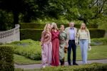 Den Haag 21 mei 2026
Fotouurtje met de koninklijke familie in de Hollandse tuin van Park Clingendael . Aanwezig Koning Willem Alexander Koningin Maxima Prinses Amalia Prinses Alexia en Prinses Ariane . 