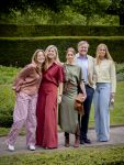 Den Haag 21 mei 2026
Fotouurtje met de koninklijke familie in de Hollandse tuin van Park Clingendael . Aanwezig Koning Willem Alexander Koningin Maxima Prinses Amalia Prinses Alexia en Prinses Ariane . 