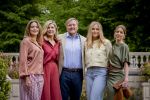 Den Haag 21 mei 2026
Fotouurtje met de koninklijke familie in de Hollandse tuin van Park Clingendael . Aanwezig Koning Willem Alexander Koningin Maxima Prinses Amalia Prinses Alexia en Prinses Ariane . 