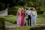 Den Haag 21 mei 2026
Fotouurtje met de koninklijke familie in de Hollandse tuin van Park Clingendael . Aanwezig Koning Willem Alexander Koningin Maxima Prinses Amalia Prinses Alexia en Prinses Ariane . 