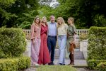 Den Haag 21 mei 2026
Fotouurtje met de koninklijke familie in de Hollandse tuin van Park Clingendael . Aanwezig Koning Willem Alexander Koningin Maxima Prinses Amalia Prinses Alexia en Prinses Ariane . 