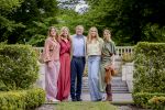 Den Haag 21 mei 2026
Fotouurtje met de koninklijke familie in de Hollandse tuin van Park Clingendael . Aanwezig Koning Willem Alexander Koningin Maxima Prinses Amalia Prinses Alexia en Prinses Ariane . 