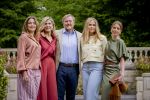 Den Haag 21 mei 2026
Fotouurtje met de koninklijke familie in de Hollandse tuin van Park Clingendael . Aanwezig Koning Willem Alexander Koningin Maxima Prinses Amalia Prinses Alexia en Prinses Ariane . 