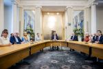 DEN HAAG 30 juni 2026 Koning Willem-Alexander, Koningin Maxima en Prinses Amalia is aanwezig bij de buitengewone vergadering van de Raad van State ter gelegenheid van het afscheid van de heer Thom de Graaf als vice-president.