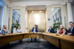 Den Haag 30 juni 2026
Koning Willem Alexander Koningin Maxima en prinses Amalia bij afscheid van Thom de Graaf in raad v State .
