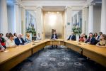 DEN HAAG 30 juni 2026 Koning Willem-Alexander, Koningin Maxima en Prinses Amalia is aanwezig bij de buitengewone vergadering van de Raad van State ter gelegenheid van het afscheid van de heer Thom de Graaf als vice-president.