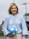 Koningin Maxima bij aftrap campagne Onzichtbare Blessure
VOORBURG 2 juni 2026 Koningin Maxima tijdens de aftrap van âDe Onzichtbare Blessureâ. Met het programma besteden KNVB en Zilveren Kruis aandacht aan mentale gezondheid in het amateurvoetbal. MIND Us wil dat jongeren grip krijgen op hun mentale gezondheid, zich veerkrachtig ontwikkelen en hulp weten te vinden als dat nodig is, Maxima is erevoorzitter van de stichting. De aftrap vind plaats in de Week van de Mentale Gezondheid. 