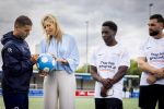 Koningin Maxima bij aftrap campagne Onzichtbare Blessure
VOORBURG 2 juni 2026 Koningin Maxima tijdens de aftrap van âDe Onzichtbare Blessureâ. Met het programma besteden KNVB en Zilveren Kruis aandacht aan mentale gezondheid in het amateurvoetbal. MIND Us wil dat jongeren grip krijgen op hun mentale gezondheid, zich veerkrachtig ontwikkelen en hulp weten te vinden als dat nodig is, Maxima is erevoorzitter van de stichting. De aftrap vind plaats in de Week van de Mentale Gezondheid. 