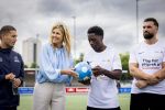 Koningin Maxima bij aftrap campagne Onzichtbare Blessure
VOORBURG 2 juni 2026 Koningin Maxima tijdens de aftrap van âDe Onzichtbare Blessureâ. Met het programma besteden KNVB en Zilveren Kruis aandacht aan mentale gezondheid in het amateurvoetbal. MIND Us wil dat jongeren grip krijgen op hun mentale gezondheid, zich veerkrachtig ontwikkelen en hulp weten te vinden als dat nodig is, Maxima is erevoorzitter van de stichting. De aftrap vind plaats in de Week van de Mentale Gezondheid. 