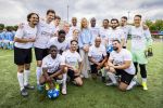 Koningin Maxima bij aftrap campagne Onzichtbare Blessure
VOORBURG 2 juni 2026 Koningin Maxima tijdens de aftrap van âDe Onzichtbare Blessureâ. Met het programma besteden KNVB en Zilveren Kruis aandacht aan mentale gezondheid in het amateurvoetbal. MIND Us wil dat jongeren grip krijgen op hun mentale gezondheid, zich veerkrachtig ontwikkelen en hulp weten te vinden als dat nodig is, Maxima is erevoorzitter van de stichting. De aftrap vind plaats in de Week van de Mentale Gezondheid.  Maxima met oa Billy dans Juvat Westendorp Bas Muijs Glenn Helder Humberto Tan John Williams ea 