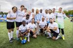Koningin Maxima bij aftrap campagne Onzichtbare Blessure
VOORBURG 2 juni 2026 Koningin Maxima tijdens de aftrap van âDe Onzichtbare Blessureâ. Met het programma besteden KNVB en Zilveren Kruis aandacht aan mentale gezondheid in het amateurvoetbal. MIND Us wil dat jongeren grip krijgen op hun mentale gezondheid, zich veerkrachtig ontwikkelen en hulp weten te vinden als dat nodig is, Maxima is erevoorzitter van de stichting. De aftrap vind plaats in de Week van de Mentale Gezondheid.  Maxima met oa Billy dans Juvat Westendorp Bas Muijs Glenn Helder Humberto Tan John Williams ea 