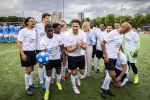 VOORBURG 2 juni 2026 Koningin Maxima tijdens de aftrap van âDe Onzichtbare Blessureâ. Met het programma besteden KNVB en Zilveren Kruis aandacht aan mentale gezondheid in het amateurvoetbal. MIND Us wil dat jongeren grip krijgen op hun mentale gezondheid, zich veerkrachtig ontwikkelen en hulp weten te vinden als dat nodig is, Maxima is erevoorzitter van de stichting. De aftrap vind plaats in de Week van de Mentale Gezondheid.  Maxima met oa Billy dans Juvat Westendorp Bas Muijs Glenn Helder Humberto Tan John Williams ea 