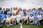 VOORBURG 2 juni 2026 Koningin Maxima tijdens de aftrap van âDe Onzichtbare Blessureâ. Met het programma besteden KNVB en Zilveren Kruis aandacht aan mentale gezondheid in het amateurvoetbal. MIND Us wil dat jongeren grip krijgen op hun mentale gezondheid, zich veerkrachtig ontwikkelen en hulp weten te vinden als dat nodig is, Maxima is erevoorzitter van de stichting. De aftrap vind plaats in de Week van de Mentale Gezondheid. 