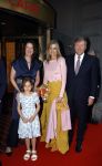 Amsterdam 3 juni 2026
Koning Willem Alexander en Koningin Maxima arriveren bij Carre  voor het Holland festival . Arthur v Dijk ontvangt ze .