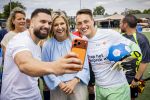 VOORBURG 2 juni 2026 Koningin Maxima tijdens de aftrap van âDe Onzichtbare Blessureâ. Met het programma besteden KNVB en Zilveren Kruis aandacht aan mentale gezondheid in het amateurvoetbal. MIND Us wil dat jongeren grip krijgen op hun mentale gezondheid, zich veerkrachtig ontwikkelen en hulp weten te vinden als dat nodig is, Maxima is erevoorzitter van de stichting. De aftrap vind plaats in de Week van de Mentale Gezondheid. Koningin Maxima en Kosso
