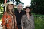 Breukelen 22 juni 2026
Nationale haringparty op Neyenrode . Lesley Bamberger met zijn vrouw Tanja en Ghytha Bijlsma