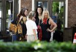 Laren 23 juni 2026
Opnames Gooische vrouwen met aanwezig Linda de Mol Tjitske Reidinga Susan Visser en Lies Visschedijk . Opnames vinden plaats bij restaurant Brink 20 
