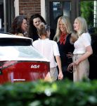 Laren 23 juni 2026
Opnames Gooische vrouwen met aanwezig Linda de Mol Tjitske Reidinga Susan Visser en Lies Visschedijk . Opnames vinden plaats bij restaurant Brink 20 
