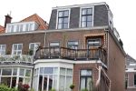 Den Haag 30 juni 2026
Bij het huis van Matthijs v Nieuwkerk en zijn vrouw Martha worden zonweringen op gehangen 