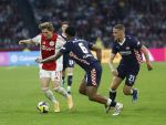 Amsterdam, 2 Mei 2026
Kompetitiewedstrijd AJAX-PSV, eindstand 2-2
Mika Godts met Joey Veerman en Ryan Flamingo