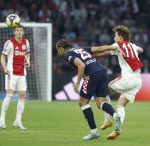 Amsterdam, 2 Mei 2026
Kompetitiewedstrijd AJAX-PSV, eindstand 2-2
Mika Godts met Kiliann Sildillia