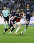 Amsterdam, 2 Mei 2026
Kompetitiewedstrijd AJAX-PSV, eindstand 2-2
Mika Godts met Yarek Gasiorowski 